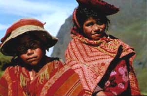 Peruvian children. Copyright: Warren Lieb.