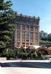 Daniel Burnham�s classic Penn Station in Pittsburgh.� Eric Miller